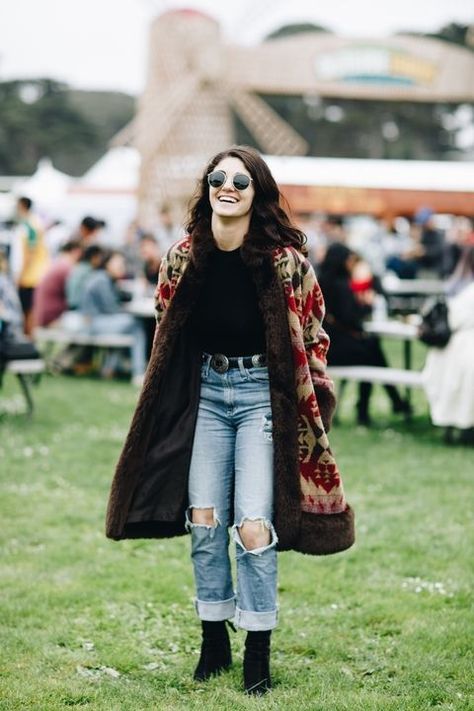 Stylish AF. Fall Music Festival Outfit, Festival Outfits Winter, Outdoor Festival Outfit, Wine Festival Outfit, Beer Festival Outfit, Cold Festival Outfit, Electro Festival Outfit, Outfits For Cold Weather, Outdoor Concert Outfit