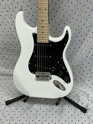 Sunburst Electric Guitar Aesthetic, Black And White Guitar, Black And White Electric Guitar, White Guitar, White Electric Guitar, Fender Stratocaster Blue, Fender Stratocaster Red, Fender Stratocaster Sunburst, Black Electric Guitar