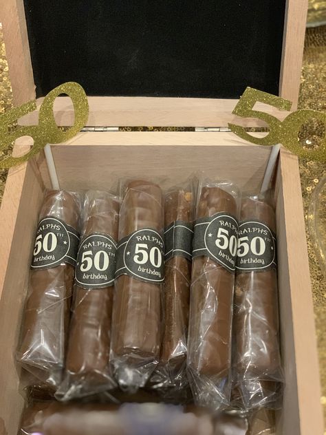 Twix wrapped cigars Mens Birthday Party Favors, 50th Birthday Table Decorations, Mens Birthday Party Decorations, Mafia Party, 40th Birthday Themes, 50th Birthday Party Ideas For Men, 50th Birthday Party Favors, Lila Party, Gatsby Birthday Party