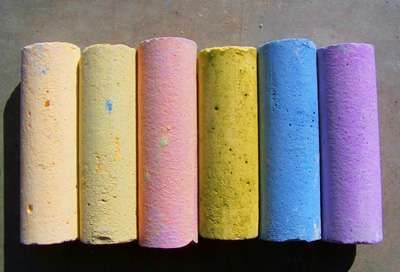 Homemade sidewalk chalk by Mad Maggie Designs - perfect for spring and summer! Mad Maggie, Homemade Sidewalk Chalk, Chalk Sticks, Make Chalk Paint, Homemade Chalk Paint, Homemade Chalk, Paper Towel Tubes, Birthday Goodie Bags, Diy Chalk