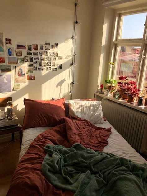 𝗽𝗶𝗻𝘁𝗲𝗿𝗲𝘀𝘁: 𝗵𝗼𝗻𝗲𝗲𝘆𝗷𝗶𝗻 ✩ Room Aesthetics, Dekorasi Kamar Tidur, Apartment Bedroom, Bedroom Idea, Room Stuff, Aesthetic Rooms, Dreamy Room, Bedroom Dorm, Dream Apartment