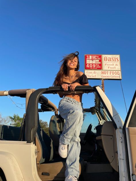 Jeep Wrangler Poses, Jeep Picture Ideas Instagram, Jeep Wrangler Pictures Ideas, Cute Jeep Pictures, Jeep Beach Pictures, Aesthetic Jeep Pictures, Jeep Poses Photo Ideas, Jeep Instagram Pics, Jeep Girl Aesthetic