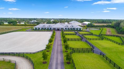 Horse Paddocks, Horse Farm Layout, Luxury Horse Barns, Dream Barn Stables, Cow Barn, Equestrian Stables, Horse Farm Ideas, Horse Barn Ideas Stables, Horse Arena