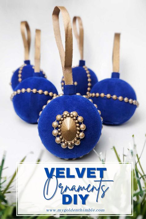 Vintage Elegance: DIY Velvet Ornaments Easy Tutorial Velvet Diy Crafts, Christmas Baubles To Make, Velvet Diy, Velvet Ornaments, Ornaments Diy Kids, Rhinestone Ornaments, Christmas Color Palette, Elegant Christmas Decor, Vintage Elegance