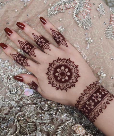 Mehndi ✨Heena ✨ Pakistani Mehndi Designs Back Hand, Mehndi Pakistani Design, Mendi Design Unique Stylish, Round Mehndi Design Front Hand, Back Hand Flower Mehndi Designs, Heena Mehendi Designs Arabic, New Mehndi Designs Unique, New Style Mehndi Design, Mehndi Designs Pakistani