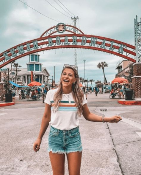 State Fair Outfits, Boardwalk Outfit, Amusement Park Outfit Summer, Diy Karneval, Amusement Park Outfit, Universal Studios Outfit, Theme Park Outfits, Latina Outfit, Jean Short Outfits