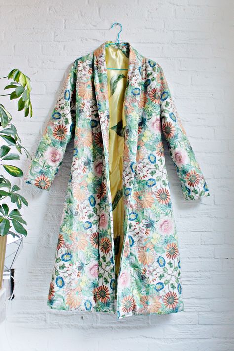 SEWING DIY | How to Make a Robe Coat in 30 Steps Without a Sewing Pattern Sew Robe Pattern, Coat Alterations Diy, Outerwear Sewing Patterns, Winter Coat Pattern Sewing Free, Sew Without Pattern, Robe Sewing Pattern Free, Quilted Robe Pattern, Diy Quilt Coat Pattern, Free Cardigan Sewing Pattern