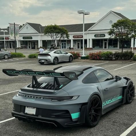 992 GT3RS with an unusual spec 🔥 A Huge thanks to @jmdcarphotography for these awesome Pictures ! 📷 #porsche #992gt3rs #porschegt3rs #supercar #dreamcar 991.2 Gt3, Porsche 992 Gt3 Rs, Transformers Ideas, Porsche 991 Gt3 Rs, 992 Gt3 Rs, Gt4 Rs, Porsche 991 Gt3, Porsche Collection, Porsche Gt3 Rs