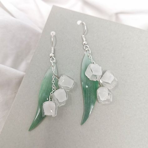 Elegant Resin Earrings, Lily Of The Valley Jewelry, Diy Shrink Plastic Jewelry, Shrink Plastic Earrings, Shrinky Dink Jewelry, Shrinky Dink Earrings, Shrink Plastic Jewelry, Lucite Flower Earrings, Lily Earrings