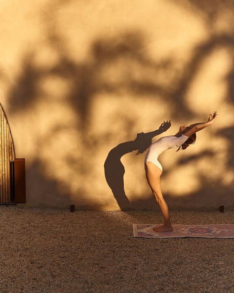 YIN  ☾YOGA MATS on Instagram: “Ardha Chakrasana 〰️ Half Wheel Pose 🌙 a warm up to strengthen the back and abdominals including the digestive and reproductive organs.…” Subtle Studios, Yoga Foto's, Yoga Post, Yoga Shoot, Photo Yoga, Yoga Poses Photography, Yoga Ashtanga, Yoga Photoshoot, Home Yoga Practice