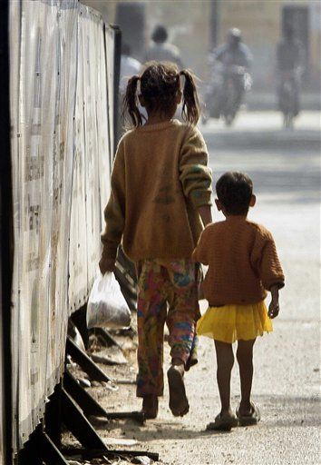 Homeless Children -- God give us grace to help the weak and broken ones among us. Homeless Kids, Tender Moments, Rough Times, Homeless People, Poor Children, We Are The World, Find Work, Create Awareness, Helping The Homeless