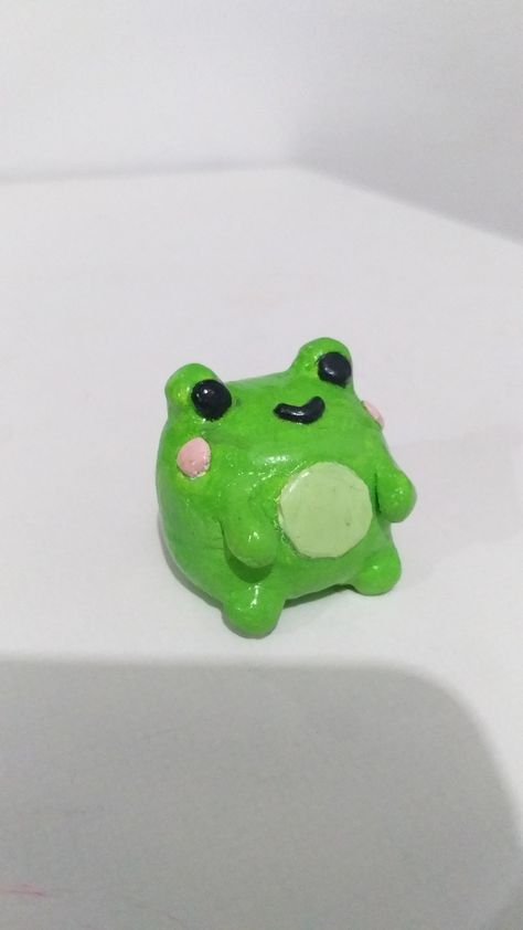 Clay Frogs Cute, Cute Frog Clay Art, Frog From Clay, Cute Frog Sculpture, Tiny Clay Frog, Clay Crafts Frog, Frog Clay Art, Air Dry Clay Frog, Frog Ceramics