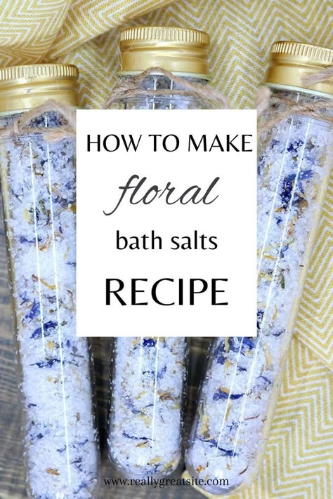 How to make herbal bath salts. Herbal bath salts recipes make great diy gifts! Learn about the best herbs for bath and how to make bath salts with dried flowers and the best dried herbs for bath salts. This has cornflower and calendula bath salts, but you can use different herbs. Making herbal bath salts is easy to do. You can also add essential oils to your homemade herbal bath salts. This floral bath salts is in a test tube for a pretty presentation. Bath Salts In Test Tubes, Bath Salt Tubes Diy, Floral Bath Salts Recipe, Natural Bath Salts Diy, Bath Salt Packaging Ideas Homemade Gifts, Easy Bath Salts Recipe, Test Tube Diy, Diy Bath And Body Products, Bath Soaks Diy