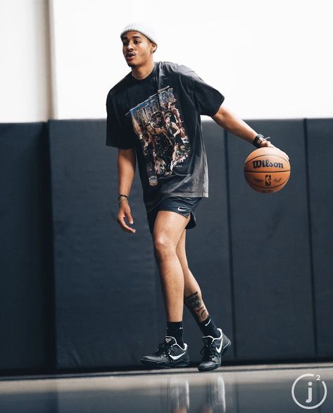 pooleglow Hoop Outfit, Court Outfit, Vacation Outfits Men, Black Men Fashion Urban, Street Basketball, Black Outfit Men, Men Mode, Streetwear Ideas, Nba Outfit