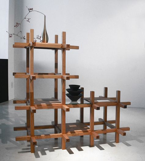 Chidori furniture, is based on an old japanese toy. the wood planks are connected through a joint system  allowing them to stay together even without the use of nails or glue. Japanese Furniture Design, Japan Furniture, Japanese Joinery, Kengo Kuma, Japanese Furniture, Wood Joints, Wood Joinery, Japanese Interior, Wooden Shelf