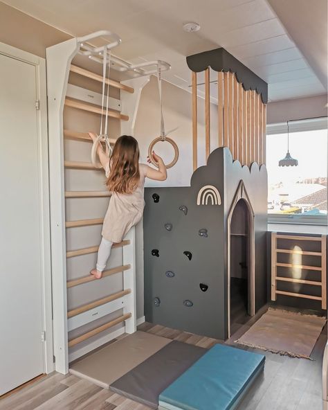 Active Playroom, Climbing Wall Kids, Indoor Playroom, Ideas Habitaciones, Beautiful Bathroom Designs, Boys Playroom, Toddler Playroom, Home Decor Ideas Bedroom, Playroom Design