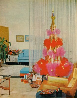 doe-c-doe: December 2009 Kitchy Christmas Decor, 60s Christmas Aesthetic, 50s Christmas, Xmas Vibes, Christmas Aesthetics, Kitschy Christmas, Vintage Christmas Photos, Kitsch Christmas, Christmas Vibe