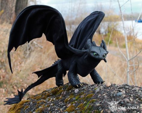 Toothless by hon-anim Dog Dragon Costume, Yarn Toys, Mass Extinction, Httyd Art, Dragon Costume, Iron Man Armor, Scrap Yarn, Dragon Party, The Leftovers