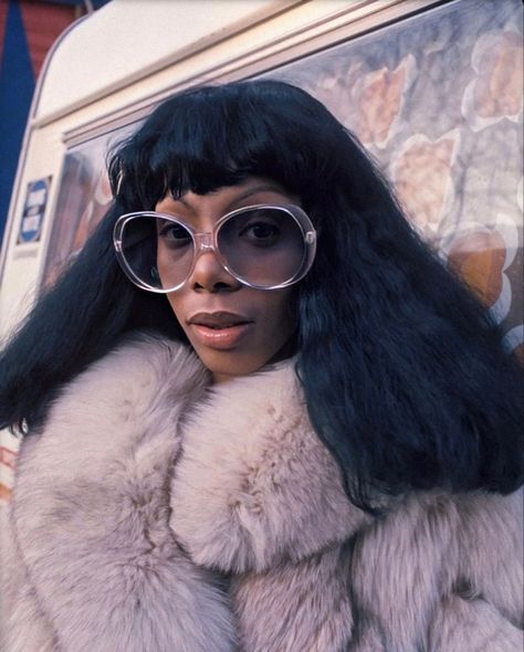 donna summer, 70s trends, 70s fashion trends, fashion trends, 2023 trends 70s Black Fashion, Donna Summers, 70s Glamour, 70s Glam, 45th Birthday, Fashion 70s, Birthday Shoot, Donna Summer, Vintage Black Glamour