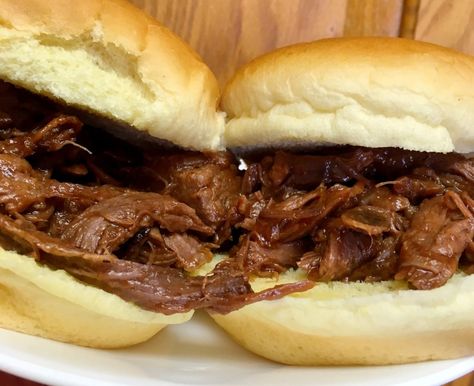 Slow Cooker Pulled Venison - Pattern Princess Pulled Deer Crockpot, Pulled Venison Slow Cooker, Venison Roast Slow Cooker, Venison Roast Crockpot, Pulled Venison, Deer Steak Recipes, Slow Cooker Venison, Crockpot Roast Recipes, Venison Roast