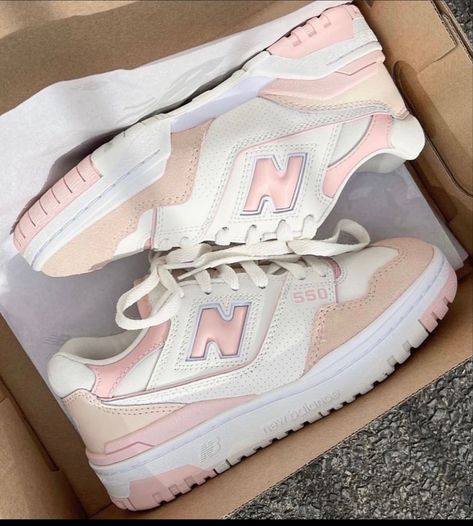 Pink New Balance Aesthetic, College Shoes, Skor Sneakers, Trendy Shoes Sneakers, Preppy Shoes, Pretty Shoes Sneakers, Shoe Wishlist, Pink Running Shoes, Cute Sneakers