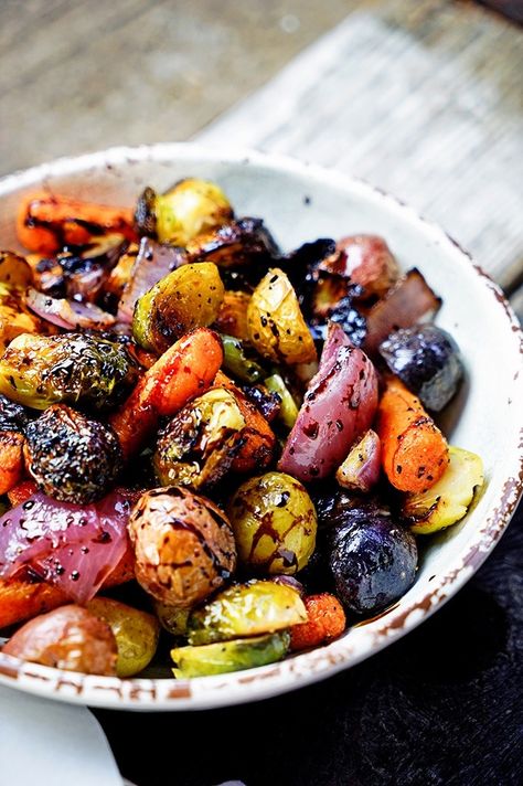 Easy Roasted Vegetables with Honey and Balsamic Syrup Roasted Winter Vegetables, Easy Roasted Vegetables, Garlic Balsamic, Roasted Root Veggies, Honey Walnut, Honey Balsamic, Roasted Root Vegetables, Vinegar And Honey, Balsamic Reduction