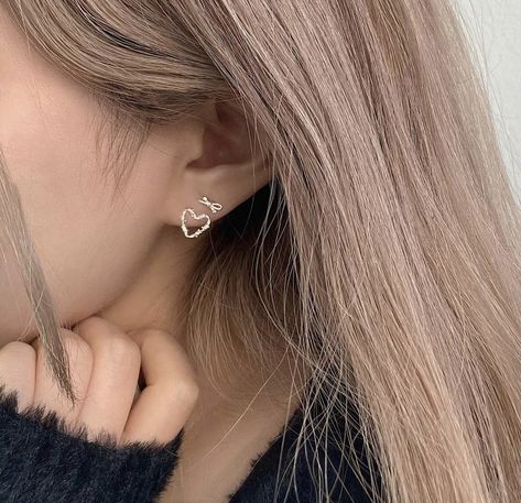 Double Ear Piercing Ideas Classy, 2nd Ear Piercing, Double Lobe Piercing, Double Ear Piercings, Cool Ear Piercings, Pretty Ear Piercings, Cute Ear Piercings, Cute Piercings, Girly Accessories