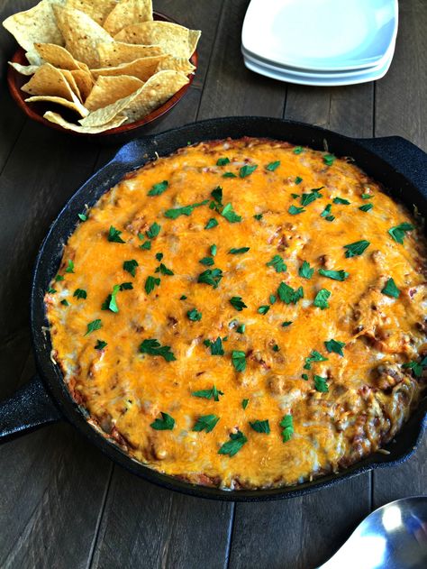 Bean Dip With Ground Beef, Dip With Ground Beef, Bean Cheese Dip, Ground Beef And Spinach, Bean Dip Recipe, Tortilla Chip Recipe, Beef Dip, Bean Dip Recipes, Bean Snacks