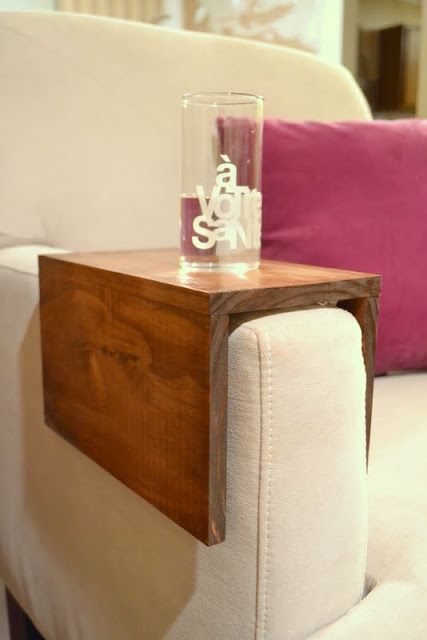 Make this easy DIY wooden couch sleeve in an afternoon. Diy Wooden Couch, Kursi Ban, Meja Sofa, Wooden Couch, Diy Muebles Ideas, Tv Table, Diy Casa, Room Storage, Design Case