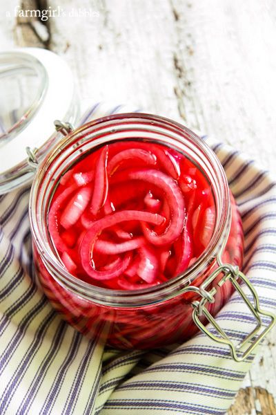 Pickled red onions Best Pickled Red Onions, Make Pickled Red Onions, Pickled Veggies, Pickled Red Onions, Easy A, Pickled Onions, Red Onions, Pickling Recipes, Fermented Foods