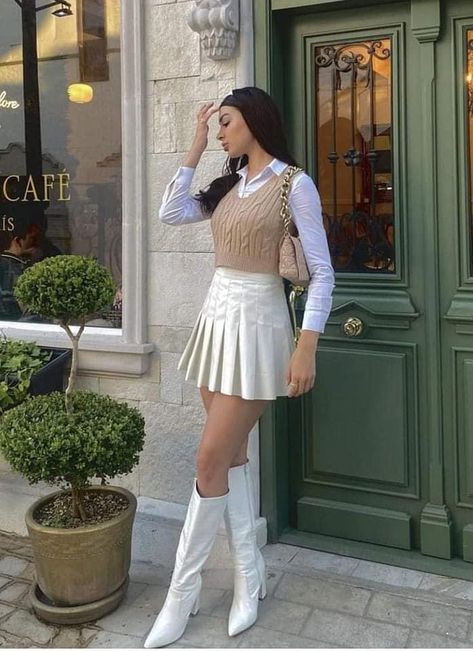 Outfit Con Botas Cafe, Cafe Date Outfit Aesthetic, Outfit For Cafe, How To Style A Bodycon Dress Casual, Skirt With Long Boots, Cute Cafe Outfits, Outfit Para Posada, Outfits Para Posada, Outfit Navidad 2022