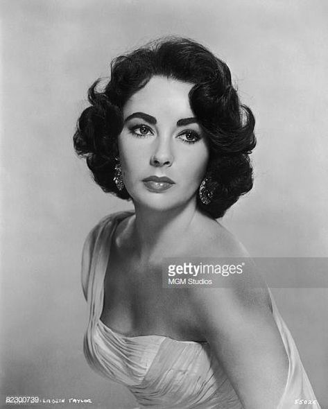 Elizabeth Taylor Pictures and Photos - Getty Images Old Hollywood Beauty, Hollywood Aktrisleri, Edward Wilding, Hollywood Beauty, Old Hollywood Actresses, Liz Taylor, Eye Creams, Baby Hairs, Actrices Hollywood