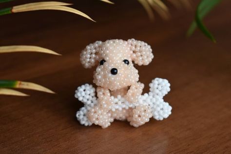 10 Adorable Beaded Animal Tutorials for Key Chains, Home Decor and Fun! - The Beading Gem's Journal Beaded Animals Tutorial, Free Jewellery Making Tutorials, Cat Bead, Animals Pattern, Seed Bead Patterns, 3d Tutorial, Beading Techniques, Beading Tutorial, Beaded Crafts