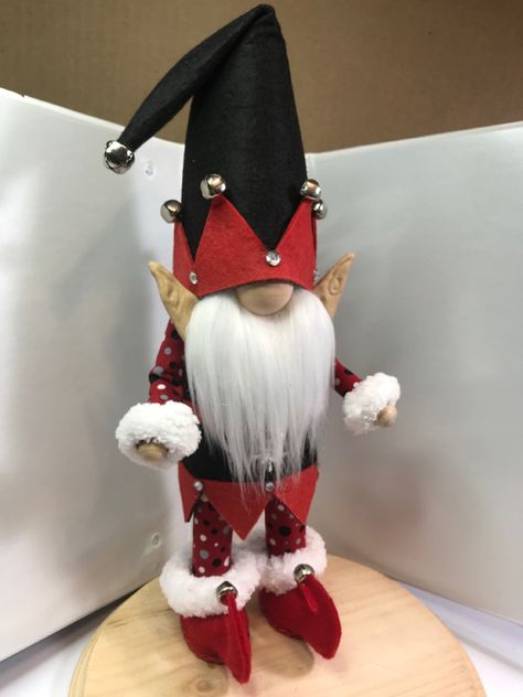 Nutcracker Gnome Diy, Elf Gnome Diy, Gnome Sayings, Robot Santa, Seasons Craft, Santa Gnomes, Elf Gnome, Gnome Tutorial, Gnomes Christmas