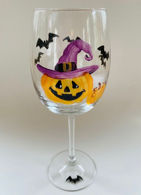 Glass Painting Designs Halloween, Halloween Painted Wine Glasses, Halloween Glass Painting, Fall Wine Glass Painting, Painted Pumpkin Witch, Halloween Wine Glasses Diy, Fall Wine Glasses, Halloween Wine Glasses, Diy Wine Glasses Painted