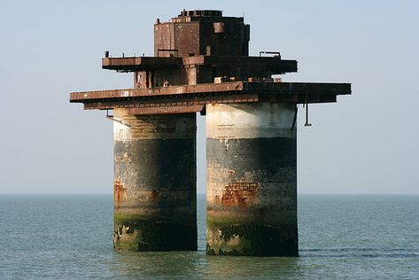 Maunsell Naval Sea Fort No.4 "Knock John" Oppressive Architecture, Utilitarian Architecture, Scifi Industrial, Maunsell Forts, Pirate Radio, Anti Aircraft, River Thames, Abandoned Buildings, Brutalism