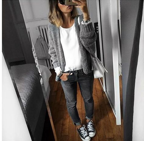 Me encanta el abrigo !! Comfy Jeans Outfit, Bekväma Outfits, Mode Retro, Winter Outfits For School, Comfy Jeans, Peyton List, Jeans Outfits, Outfit Jeans, Mode Casual