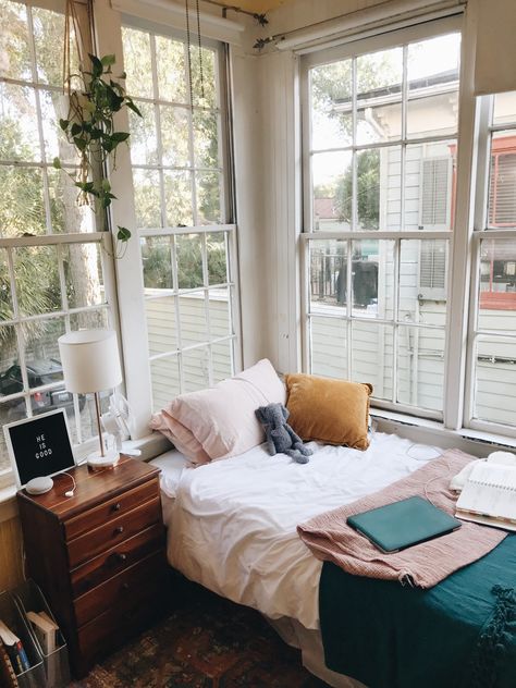 Charleston Apartment Charleston Apartment, Girl Apartment, Downtown Charleston, Dream Apartment, Year Plan, Historical Place, Big Girl, Living Life, Kotatsu Table