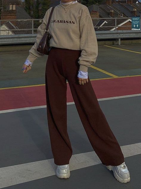 40s Mode, Paris Mode, Brown Outfit, Brown Pants, Streetwear Fashion Women, Indie Outfits, Mode Inspo, 가을 패션, Mode Vintage