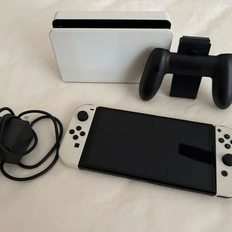 Nintendo Switch Oled White, White Nintendo Switch, Nintendo Oled, Nintendo Switch Oled, White Aesthetic, Gaming Mouse, Images Gif, Gaming Pc, Nintendo Switch