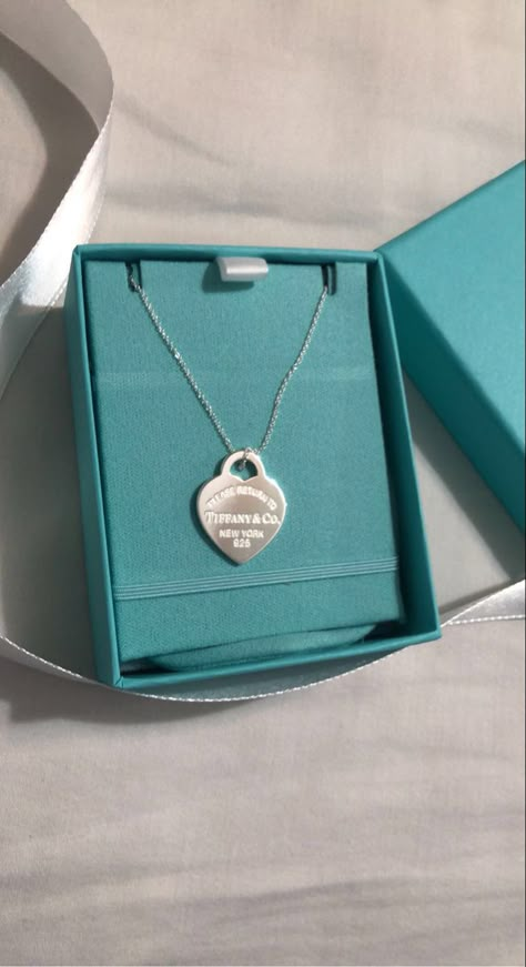 Tiffany And Co Necklace Aesthetic, Collar Tiffany & Co, Silver Tiffany Necklace, Tiffany's Necklace, Locked In, Tiffany Silver Necklace, Big Heart Necklace, Xoxo Jewelry, Girly Bracelets