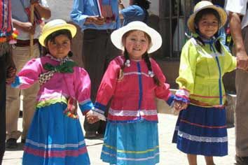 Chile Chile Culture, World Thinking Day, Mexico Culture, South American Countries, Santiago Chile, Hispanic Heritage, We Are The World, Modern Kids, People Of The World