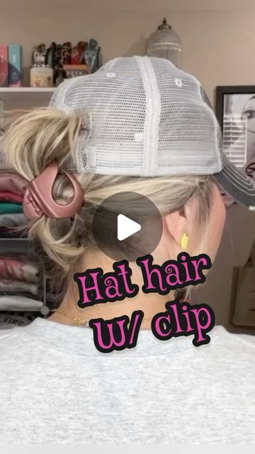 Hair Clip With Hat On, Hats And Claw Clips, Hair Clip Hat Styles, Claw Clip And Baseball Cap, Claw Clip With Hat Short Hair, Hat Hairstyles Claw Clip, Hat Hair Clip Hack, Claw Clip Hat Trick, Hat Hairstyles For Medium Hair