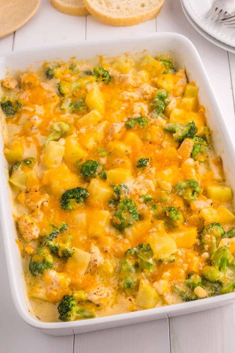 Chicken Broccoli Potato Casserole is a hearty dish loaded with chicken breast chunks, cubed potatoes and broccoli florets all in a creamy sauce and baked with cheese on top. Chicken Potato Broccoli Bake, Baked Potato Chicken And Broccoli, Chicken Potato Broccoli Casserole, Chicken Broccoli Potato Casserole, Broccoli Potato Casserole, Smoked Meatloaf Recipe, Bisquick Chicken, Potatoes And Broccoli, Broccoli Potato