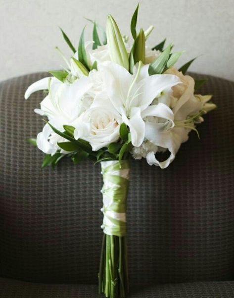 Bridal Bouquet Lilies And Roses, White Lily And Rose Bouquet, Lily And Rose Bouquet Wedding, Wedding Bouquets With Lily, Calla Lily Rose Bouquet, White Lily Bouquet Wedding, Lily And White Rose Bouquet, Lilies And Roses Bouquet, White Lily Flower Bouquet