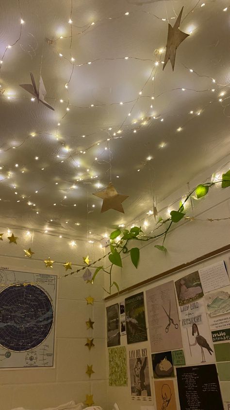 Star Fairy Lights Bedroom, Star Themed Room Aesthetic, Fairy Lights Above Bed, Star Bedroom Aesthetic, Hippy Bedroom Ideas, Space Room Aesthetic, Scrapbook Decoration Ideas, Cute Led Lights, Aesthetic Fairy Lights