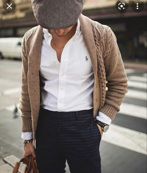 Fall/winter attire Stylish Men Casual, Mens Fashion Edgy, Dapper Gentleman, Brown Cardigan, Traje Casual, Mode Casual, Herren Outfit, Stylish Mens Outfits, Men Street