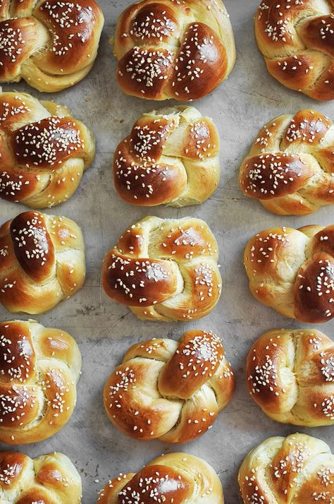 Mini Challah Rolls Challah Rolls, Pane Dolce, Cloud Bread, Mini Sandwiches, Challah Bread, Hot Cross Buns, Cross Buns, Challah, Bread Rolls