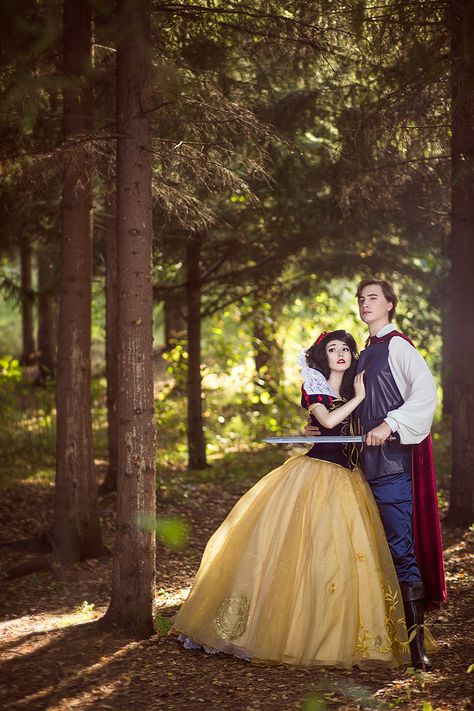 Snow White and Prince Disney Fairytale by KikoLondon on DeviantArt Snow White Short Story, Snow White Fairytale, Prince Cosplay, Snow White Art, Snow White Cosplay, Disney Princess Cosplay, Disney Inspired Fashion, Princess Cosplay, Disney Cosplay