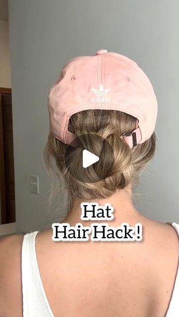 Bun And Hat Hairstyles, Hair Bun With Hat, Hat Hairstyles Long Hair, Hairstyle With Hat, Hai Styles, Hat Ponytail, Hair Hack, Hat Day, Adidas Hat